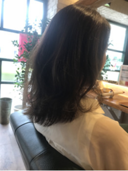 軽めセミロング。どーしても短く切りたい方以外は伸_20180721_1
